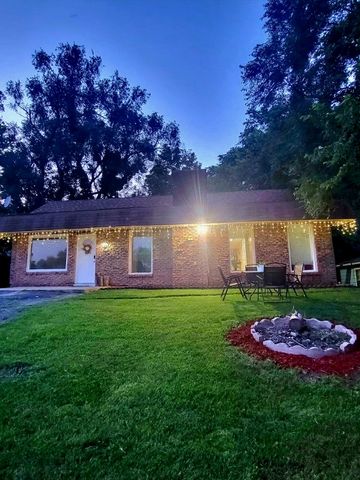 1 NE Circle Drive, Joliet, IL 60433