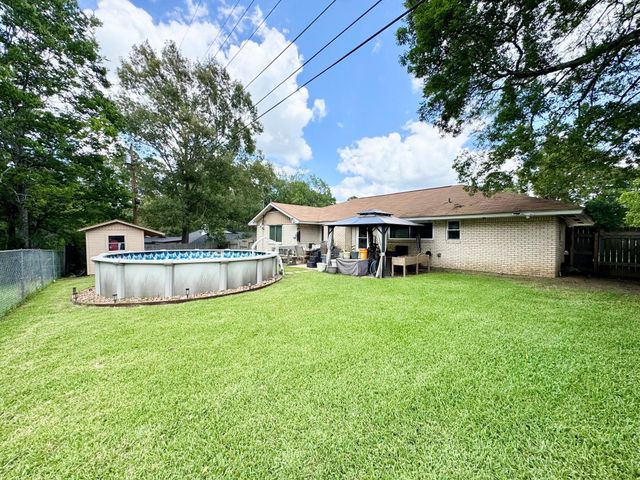 208 Robinhood Circle, Crockett, TX 75835