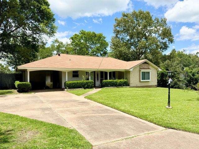 208 Robinhood Circle, Crockett, TX 75835