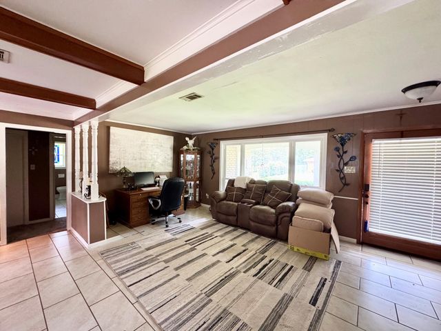 208 Robinhood Circle, Crockett, TX 75835