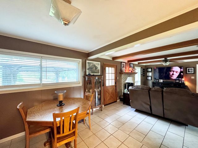 208 Robinhood Circle, Crockett, TX 75835