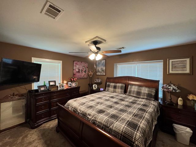 208 Robinhood Circle, Crockett, TX 75835