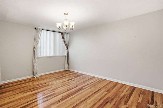 4041 W Maple Road E102, Bloomfield Hills, MI 48301