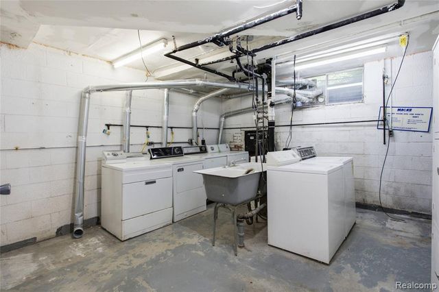 4041 W Maple Road E102, Bloomfield Hills, MI 48301