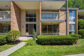 4041 W Maple Road E102, Bloomfield Hills, MI 48301