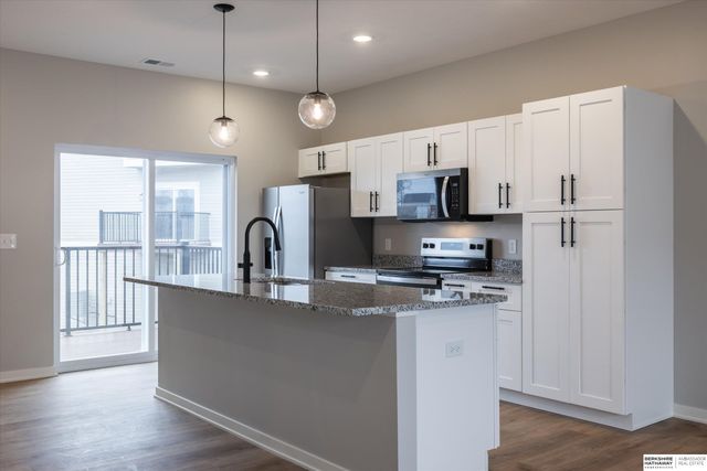 5402 S 207 Court, Elkhorn, NE 68022