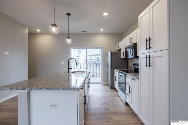 5402 S 207 Court, Elkhorn, NE 68022