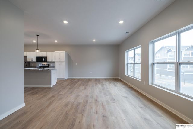 5402 S 207 Court, Elkhorn, NE 68022