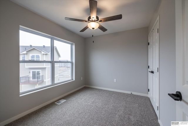 5402 S 207 Court, Elkhorn, NE 68022