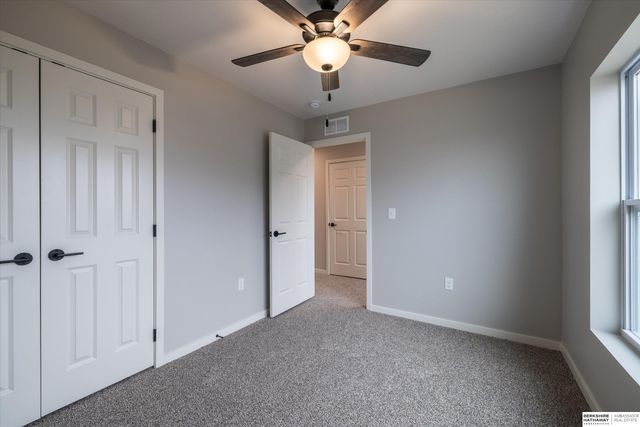 5402 S 207 Court, Elkhorn, NE 68022