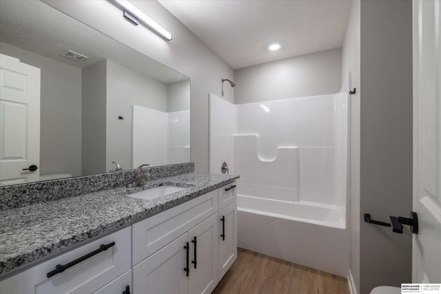 5402 S 207 Court, Elkhorn, NE 68022