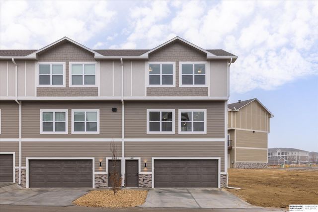 5402 S 207 Court, Elkhorn, NE 68022