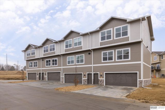 5402 S 207 Court, Elkhorn, NE 68022