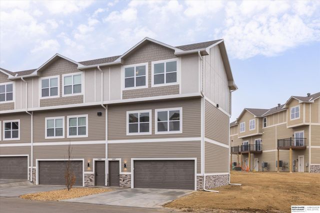 5402 S 207 Court, Elkhorn, NE 68022