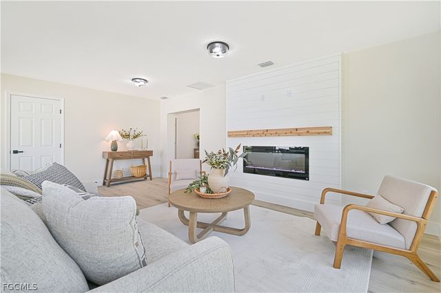 20844 Country Barn DR, Estero, FL 33928