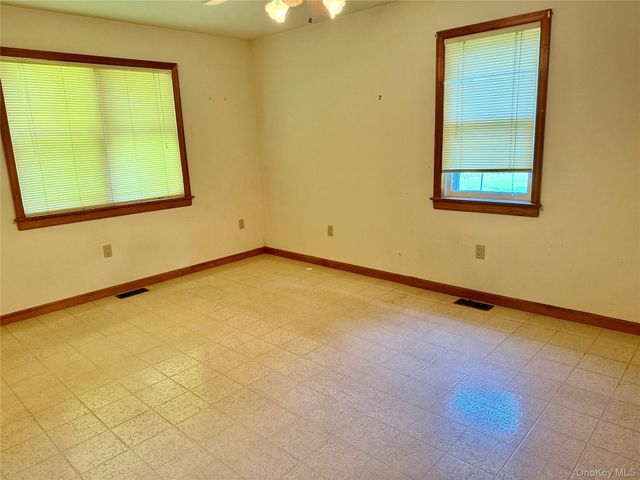 132 Grossi Lane, Pine Bush, NY 12566