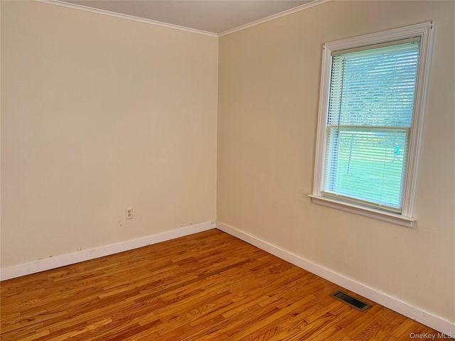 132 Grossi Lane, Pine Bush, NY 12566