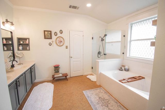 200 Floating Leaf DR, Hutto, TX 78634