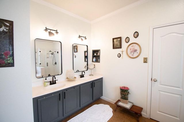 200 Floating Leaf DR, Hutto, TX 78634