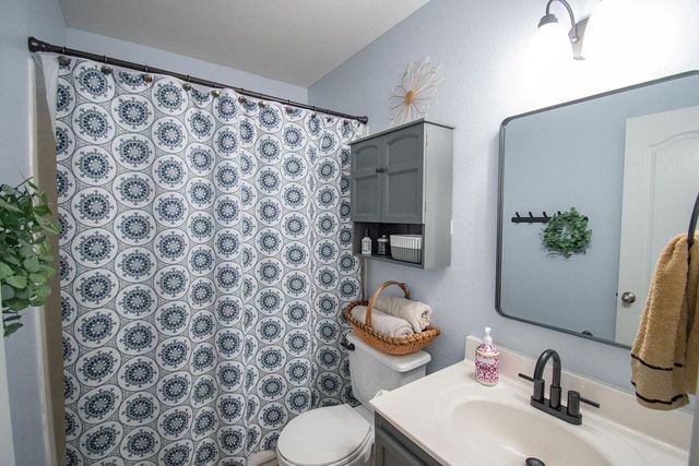 200 Floating Leaf DR, Hutto, TX 78634