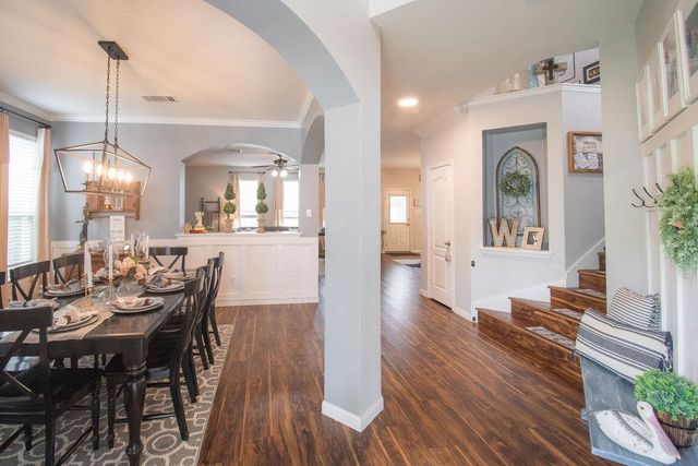 200 Floating Leaf DR, Hutto, TX 78634