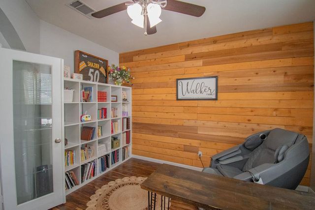 200 Floating Leaf DR, Hutto, TX 78634