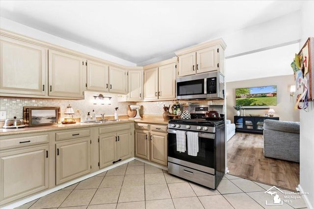 3469 Van Horn Road, Trenton, MI 48183