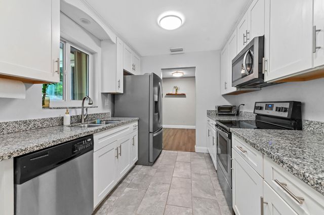 2898 SE 1st Place, Boynton Beach, FL 33435