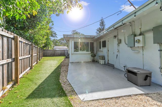 2898 SE 1st Place, Boynton Beach, FL 33435