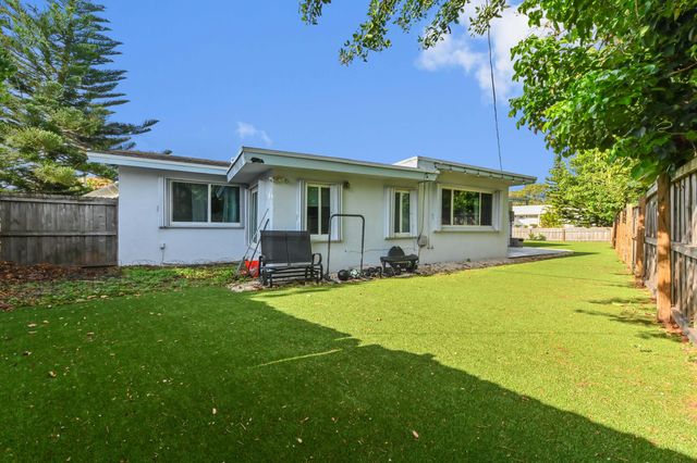 2898 SE 1st Place, Boynton Beach, FL 33435