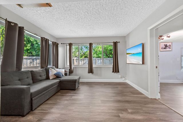 2898 SE 1st Place, Boynton Beach, FL 33435