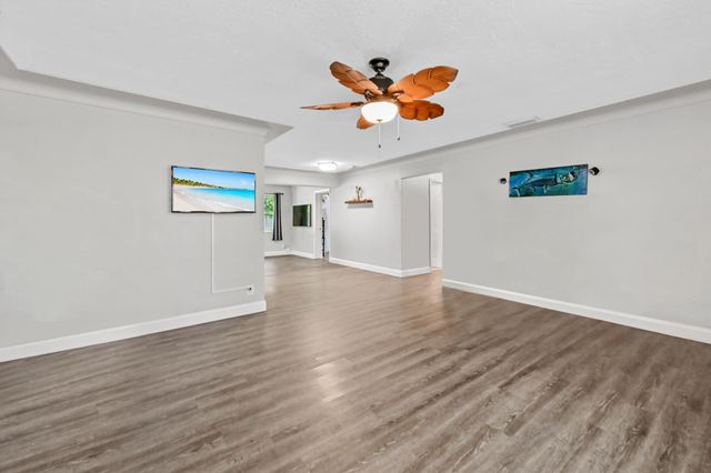 2898 SE 1st Place, Boynton Beach, FL 33435