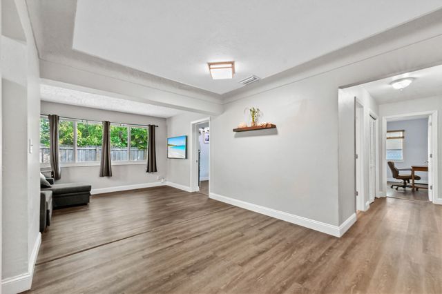 2898 SE 1st Place, Boynton Beach, FL 33435