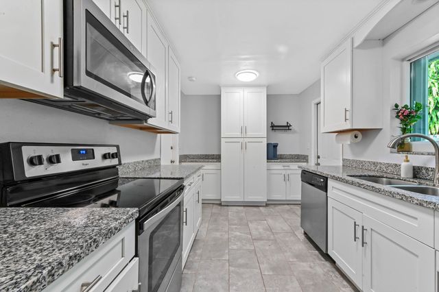 2898 SE 1st Place, Boynton Beach, FL 33435