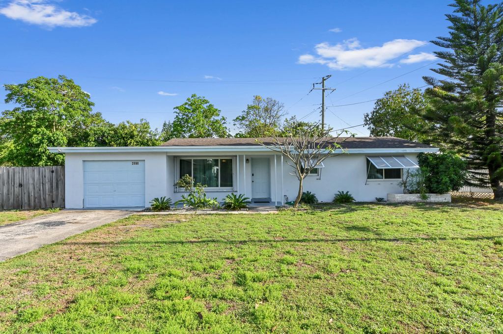 2898 SE 1st Place, Boynton Beach, FL 33435