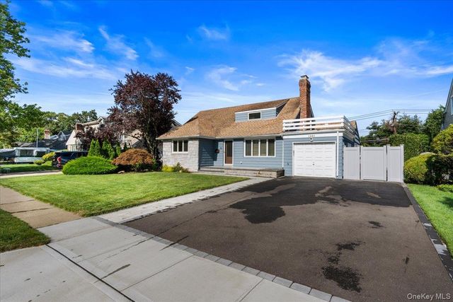1321 Surrey Lane, Rockville Centre, NY 11570