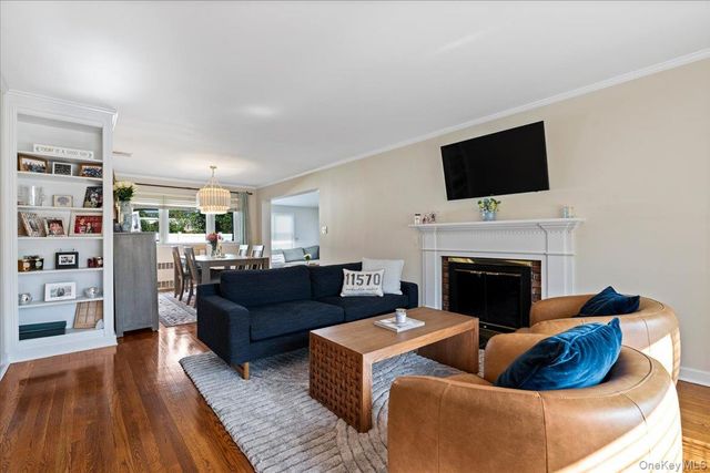 1321 Surrey Lane, Rockville Centre, NY 11570