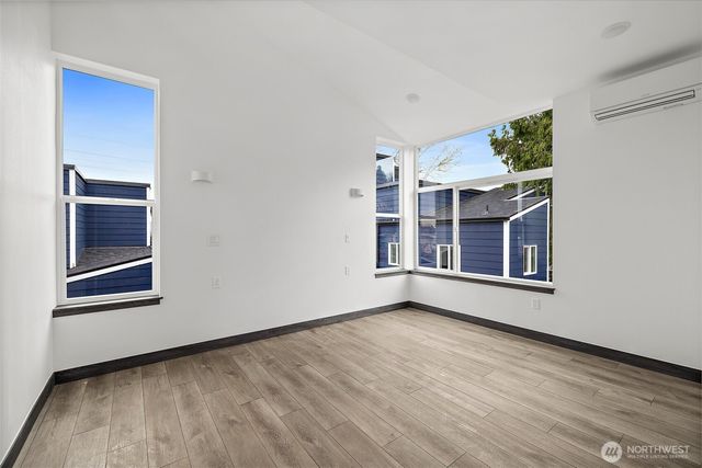 8608 42nd Avenue S, Seattle, WA 98118