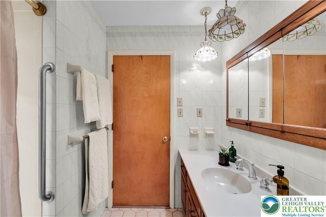 5747 Kernsville Road, North Whitehall Twp, PA 18069