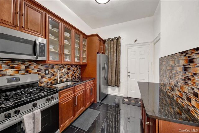 4521 Carpenter Avenue, Bronx, NY 10470