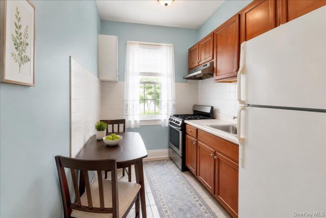 4521 Carpenter Avenue, Bronx, NY 10470