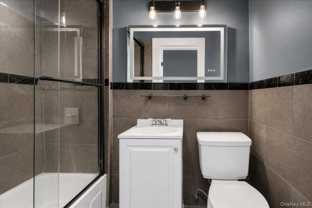 4521 Carpenter Avenue, Bronx, NY 10470