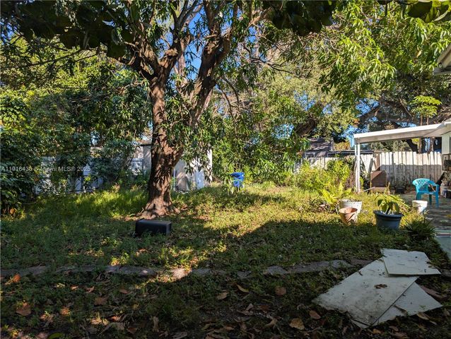 335 - 337 NE 168th St, North Miami Beach, FL 33162