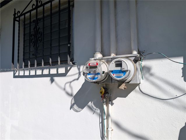 335 - 337 NE 168th St, North Miami Beach, FL 33162