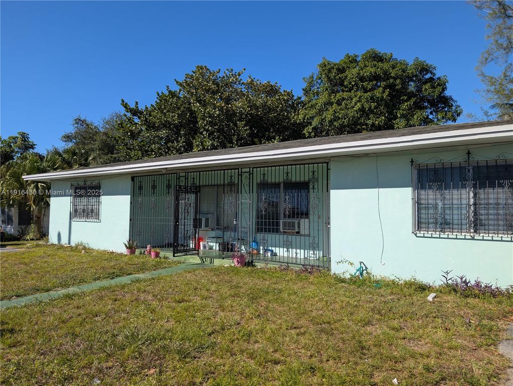 335 - 337 NE 168th St, North Miami Beach, FL 33162