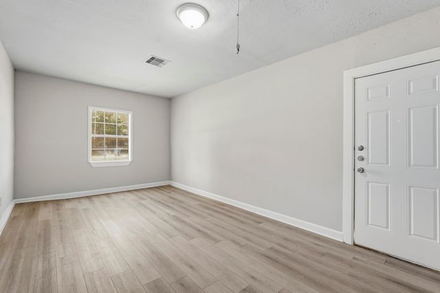 2401 Windsor Lane, Pasadena, TX 77506