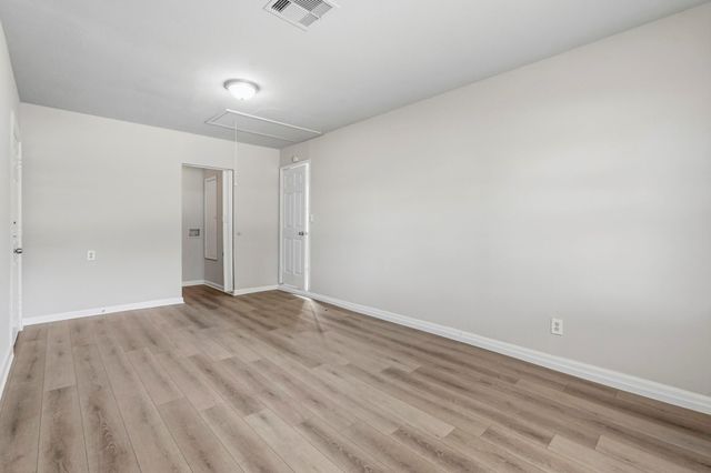 2401 Windsor Lane, Pasadena, TX 77506