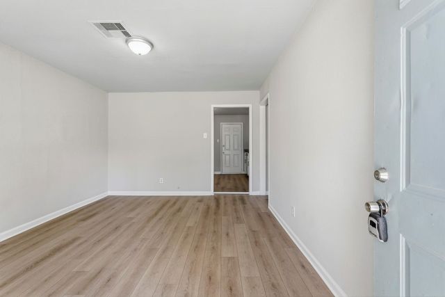 2401 Windsor Lane, Pasadena, TX 77506