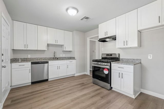 2401 Windsor Lane, Pasadena, TX 77506