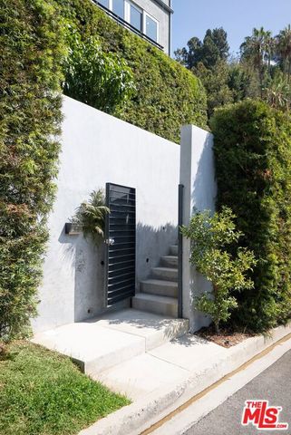 1404 Devlin Dr, Los Angeles, CA 90069